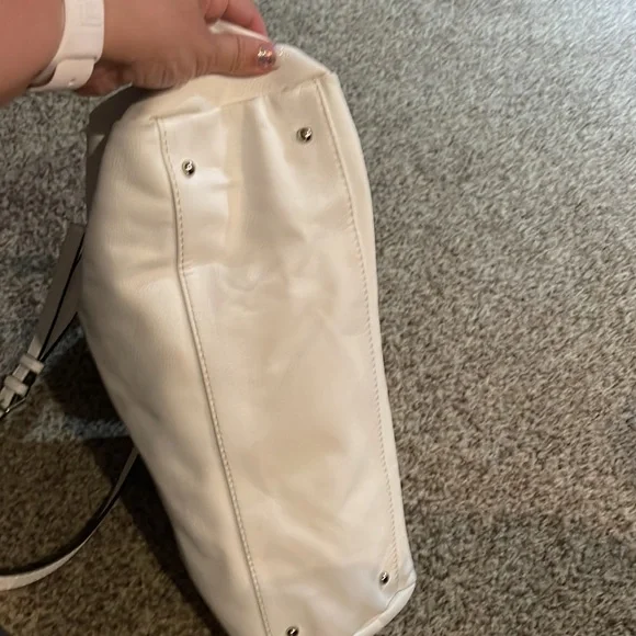White Guess cross over Handle Bag - Picture 5 of 5